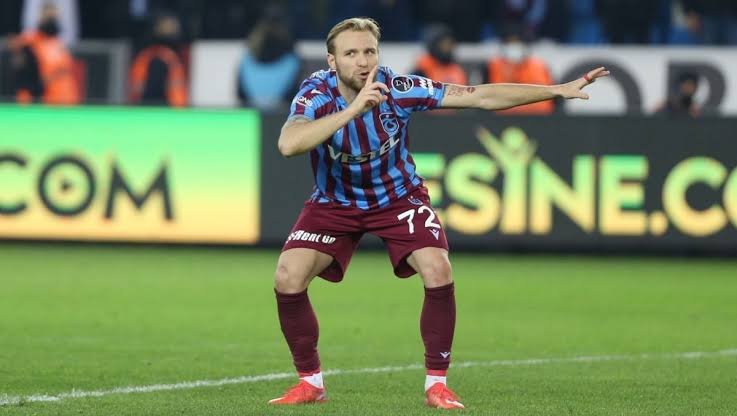 Allah herkese  Puchacz şansı versin. Adam Trabzonspor un en güzel günlerinde geldi , şampiyon kadroya adını yazdı gitti...