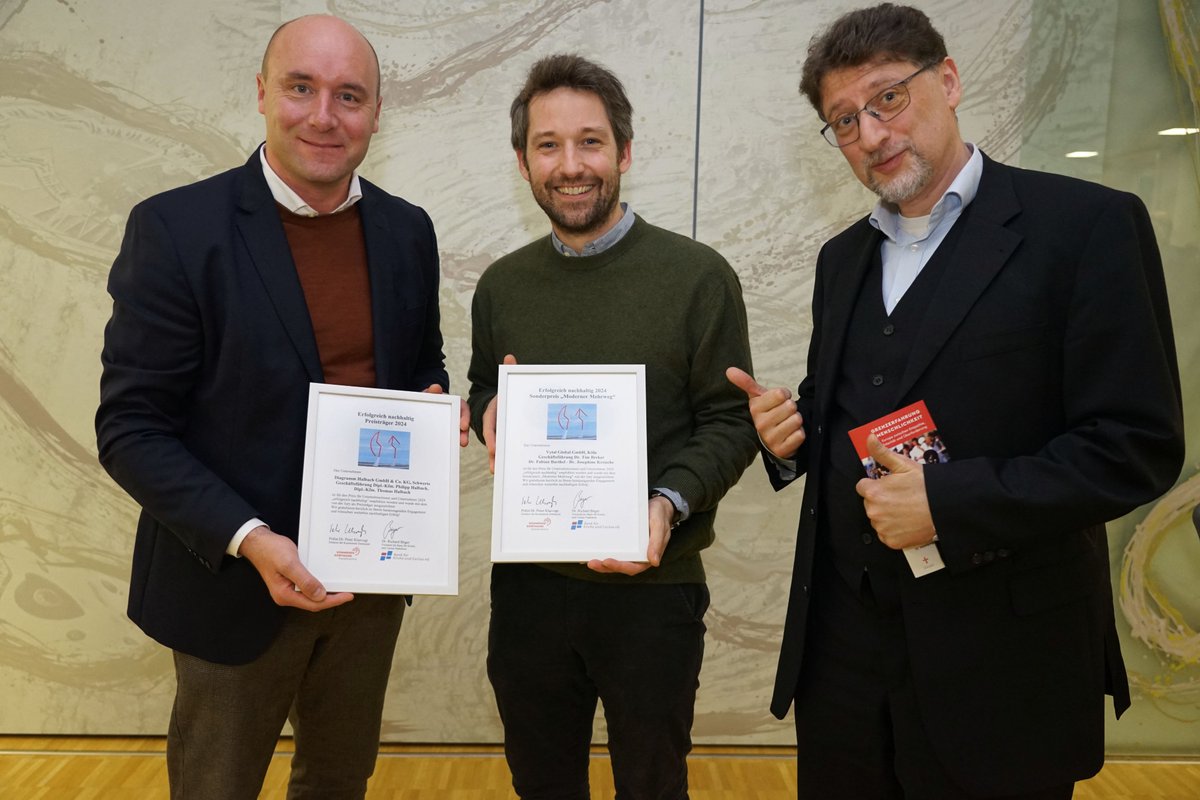 Beim diesjährigen #Kommendefest ging es um das Thema #Flucht und #Migration. In einem Vortrag zeigte der bekannte Migrationsforscher Gerald Knaus <a href="/rumeliobserver/">Gerald Knaus</a> auf, wie die Menschenwürde der Hilfesuchenden gewahrt und Zuwanderung gesteuert werden kann.

tinyurl.com/4ycz7j99