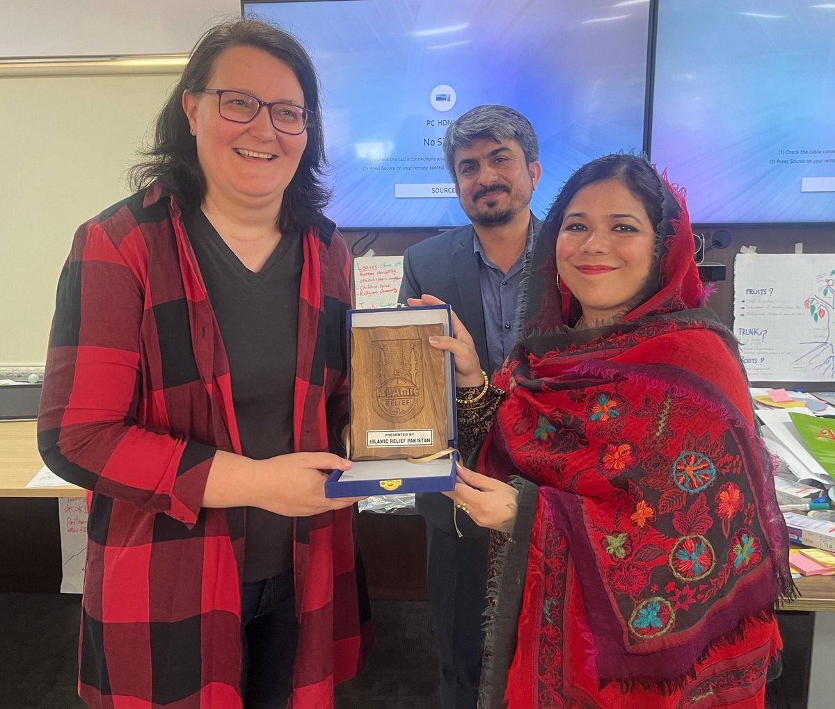 Afshan_Jamal's tweet photo. Cherrishing some memorable moments at the end of the Mind-Heart Dialogue which is actually not the End but a Start to a new partnership of @IslamicReliefPK @AsifSherazi17 with @UNICEFROSA @S_Wijesekera @noalaskinner @Ms.Dorina Andreev @HumbertoJaime @veronjikho1 @birarabelete 🤝 https://t.co/7Dx9gxVnvw
