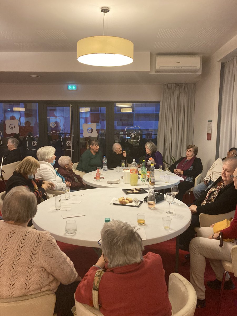 Ce jeudi 30, comme chaque fin de mois,  nous avons fêté les natifs de novembre dans la joue et la bonne humeur #senioriales #saintloup #convivialité