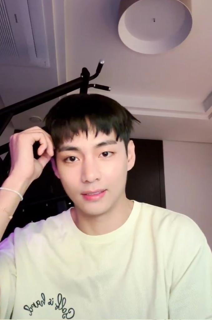 เอ๋ง tweet media