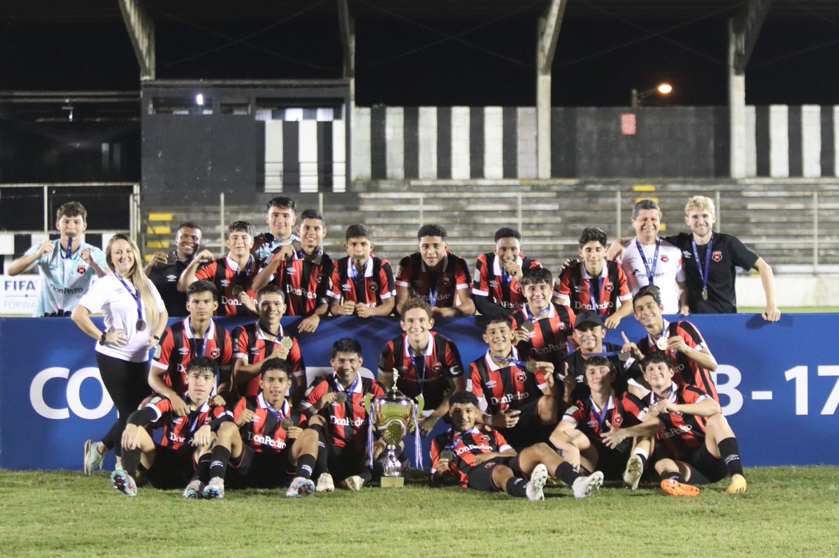 mreixats11's tweet photo. CAMPEONES UNCAF FIFA FORWARD 2023!! 🔴⚫️🦁

Campeones de CENTROAMERICA! Medalla de Oro que cierra el ciclo de dos años de trabajo.

Orgulloso de este equipo, que tras la ostia del torneo nacional, se levantaron para volver a ser campeones y conseguir el título que faltaba. https://t.co/SW7PEc6Ew6