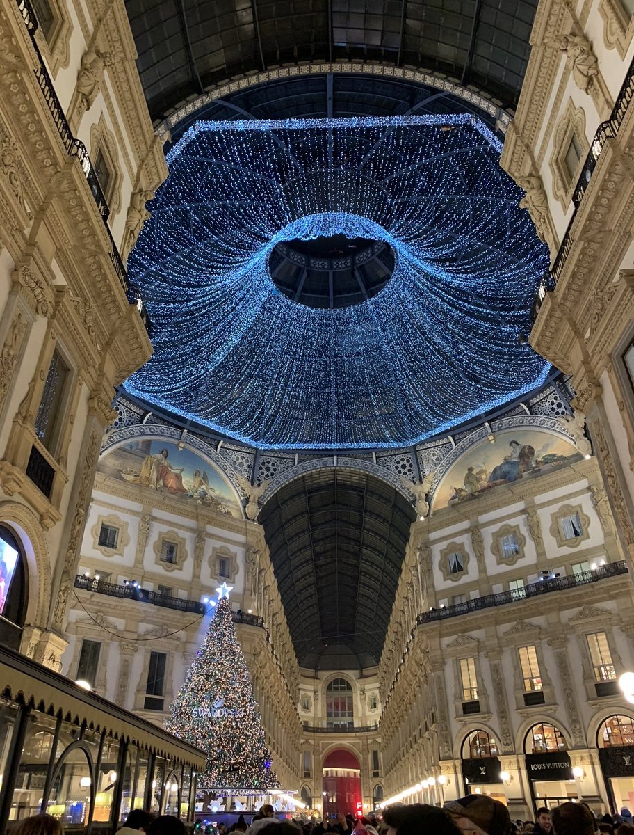 EriFransson's tweet photo. Soon🎄😍 #home #Milano  #galleriavittorioemanuele #Christmastime https://t.co/rwYwEeKcC6