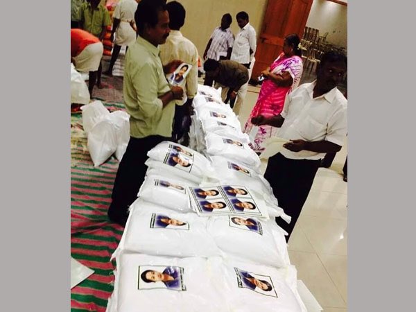 aliyarbilal's tweet photo. 2015 வெள்ளத்தின் போது போர்க்கால அடிப்படையில் இயங்கிய அதிமுக
#StickerADMK https://t.co/GC6cDeHUgD