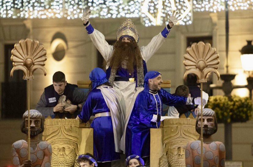 RT si la cabalgata de Reyes debe seguir con el recorrido actual y no volver al anterior.

Fotografía de Granada Hoy.