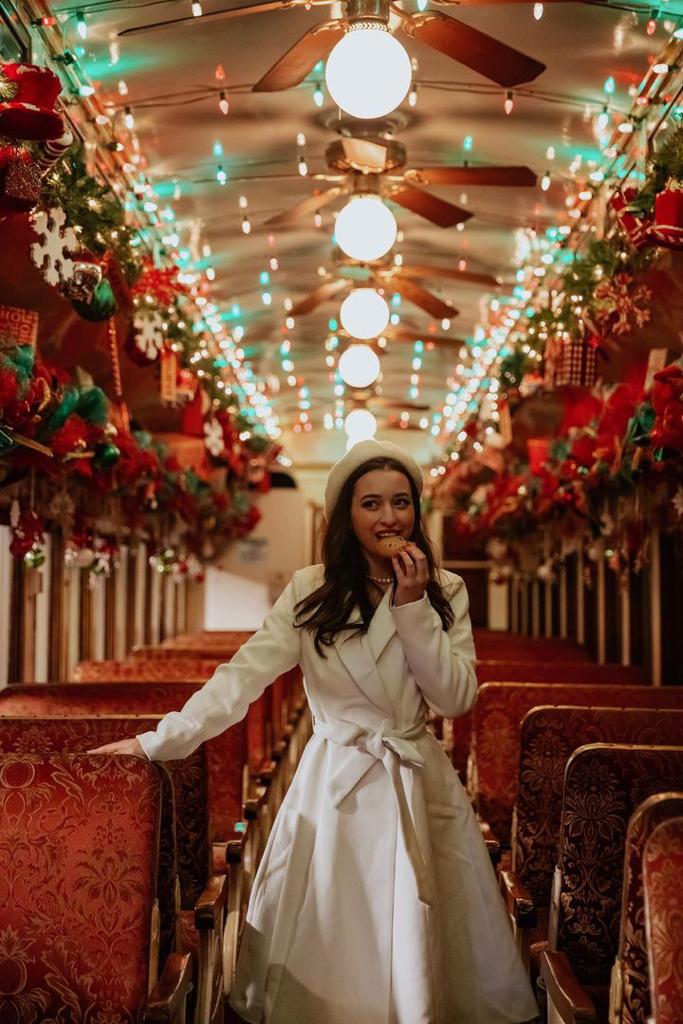 hellomissjordan getting us in the festive spirit with our Jayda White Swing Coat. The perfect coat for the party season 💕

#heartsandroses #heartsandrosesldn #heartsandroseslondon #retro #retrostyle #vintagestyle #1950sstyle #coat #swingcoat #festive #FestiveSeason