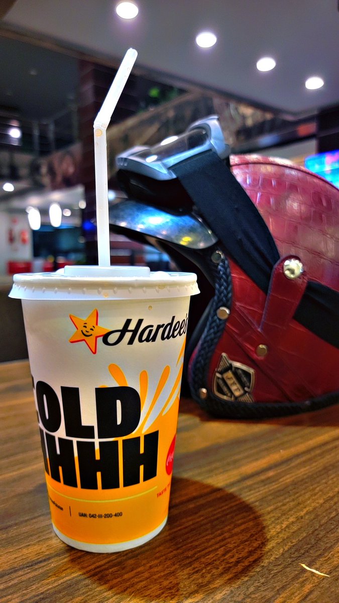 MawishFakhar's tweet image. Tuesday ends with a beautiful ride around #Islamabad and little paitboja at #Hardees
