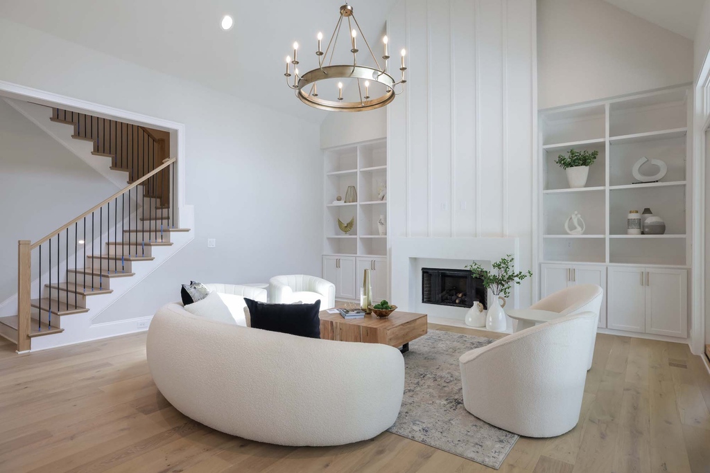 Pure sophistication. This gorgeous great room will be the perfect centerpiece for any holiday gathering! Tag your friends and family who you would love to gather around the tree in this space.

#legendhomes #legendarylifestyles #customhomes #luxuryhomes #livealegend