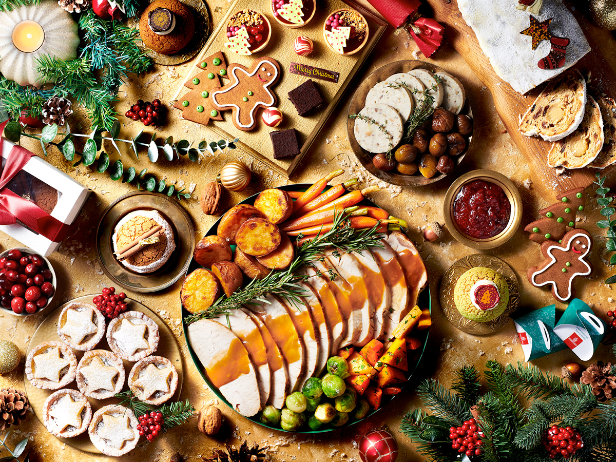 It’s the season of giving! 🎄 Enjoy a month of traditional treats, festive fare, and holiday movies onboard and in our lounges. emirat.es/ec1bq5