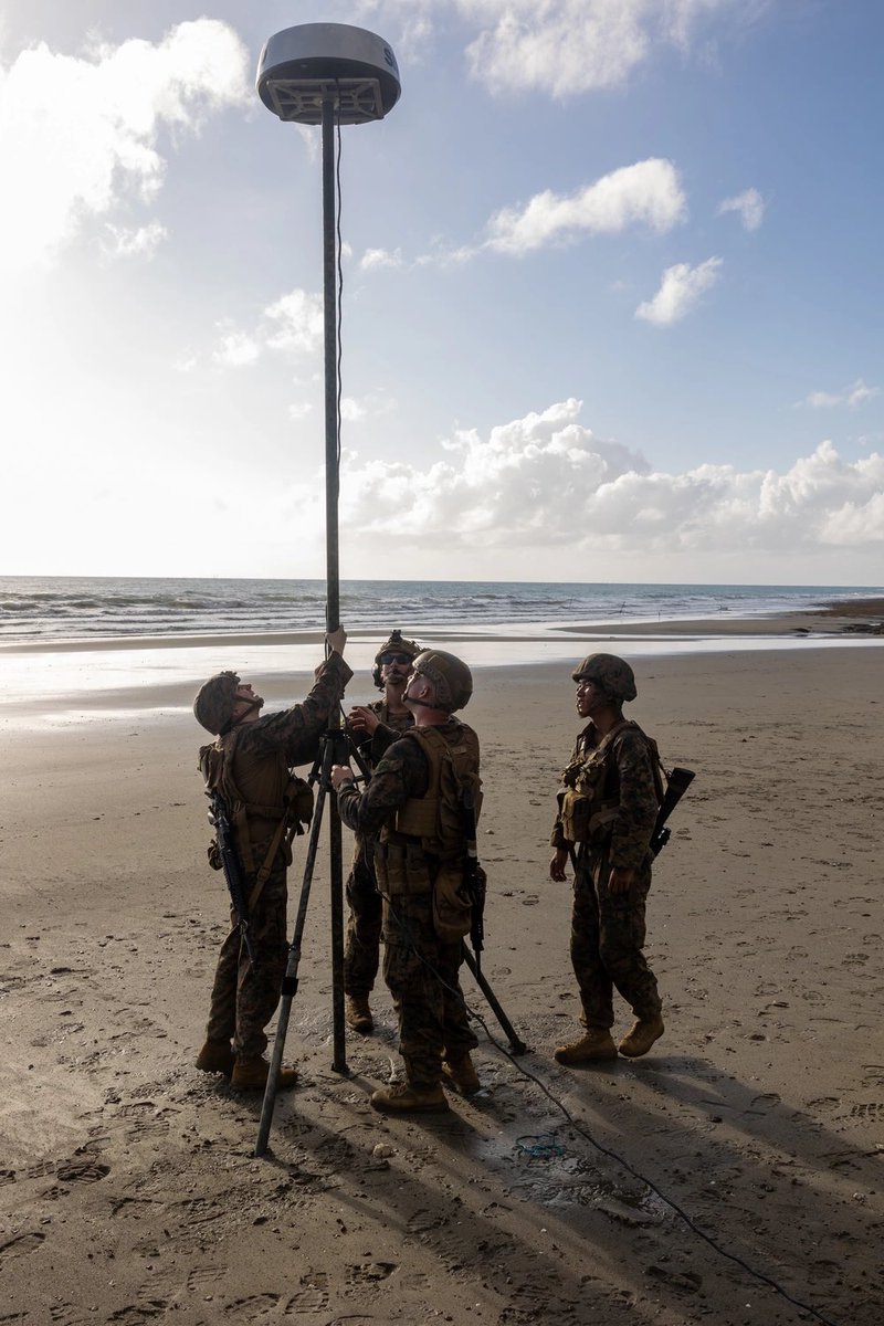 You can run but you can't hide U.S. Marines with Marine Rotational Force-Southeast Asia set up a SIMRAD radar system for a coastal defense training activity during KAMANDAG 7. 📍Palawan, Philippines @usmc📸by LCpl Nicholas Johnson