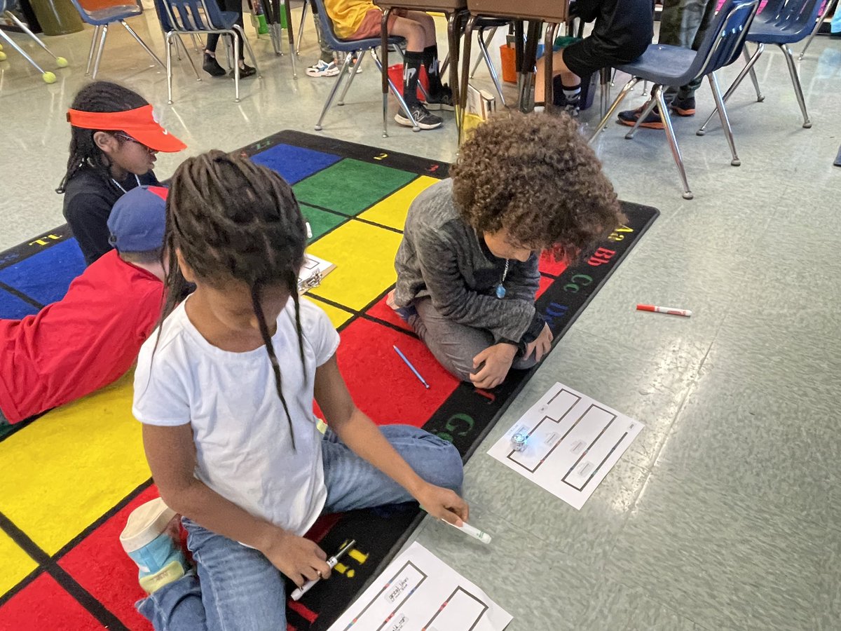 MCBernheart's tweet image. We kicked off Computer Science Week @ShortPumpES yesterday with camouflage/hat day and lots of coding! #CSEdWeek #ImpactsofComputing @HCPS_Innovates #ESInnovate
