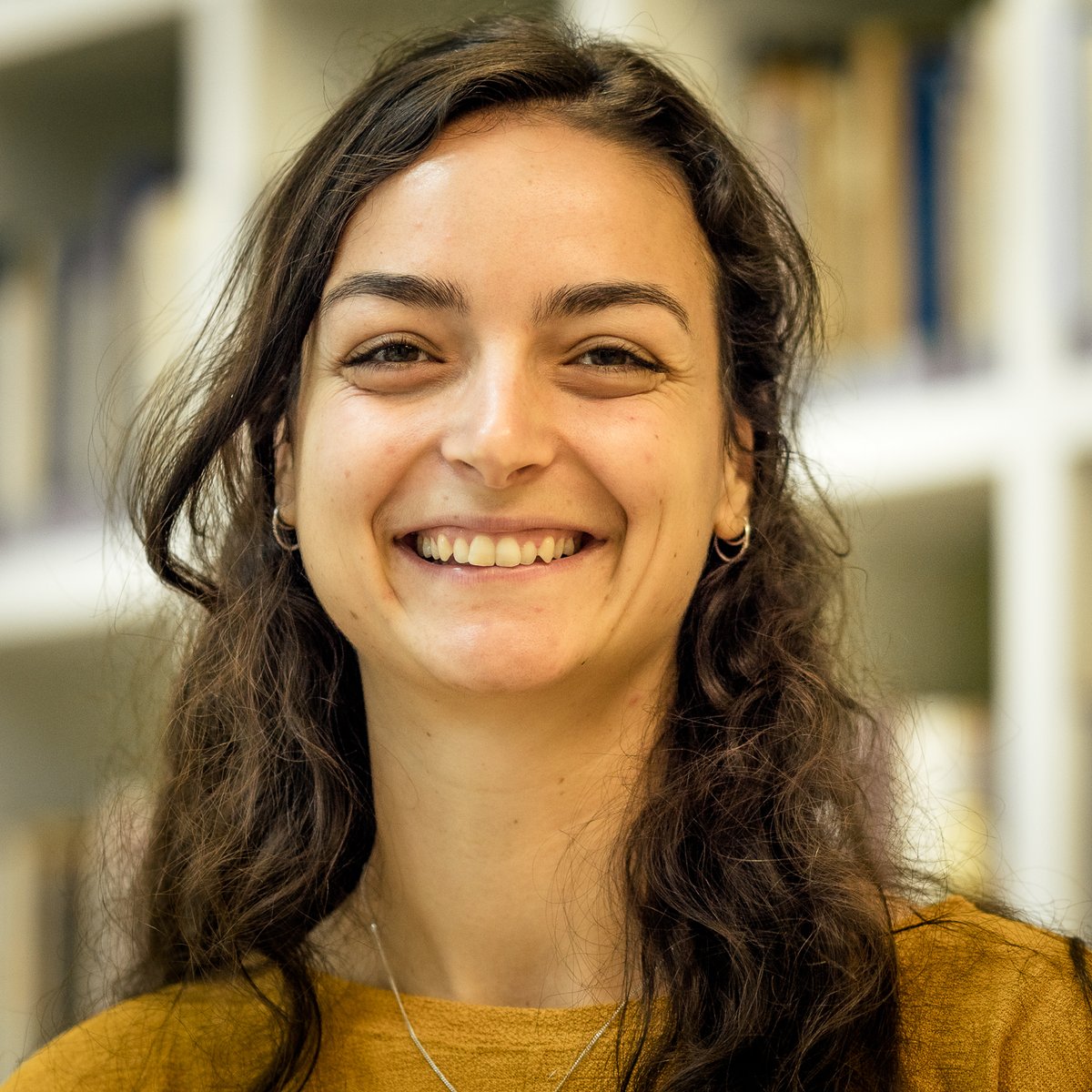 #DondersDefence📣 Tomorrow at 14:30 @NaomiNota will defend 'Talking faces: The contribution of conversational facial signals to language use and processing' on the intricate dance of #facial movements to study their role in #language use and #comprehension. Good luck!!🍀🎉