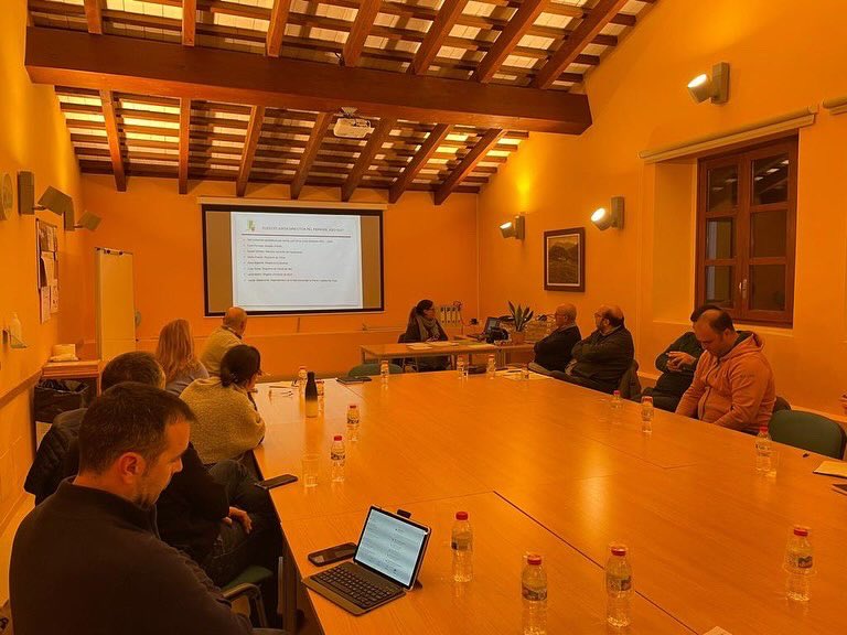 ajullastrell's tweet photo. El passat 29 de novembre va tenir lloc la constitució de la nova junta de l’Associació de Municipis Catalans per a la Recollida Selectiva Porta a Porta.
Ullastrell compta amb una representant, la regidora de transició energètica Anna Bigordà com a Vicepresidenta de l’associació. https://t.co/HIPZl2zdOO