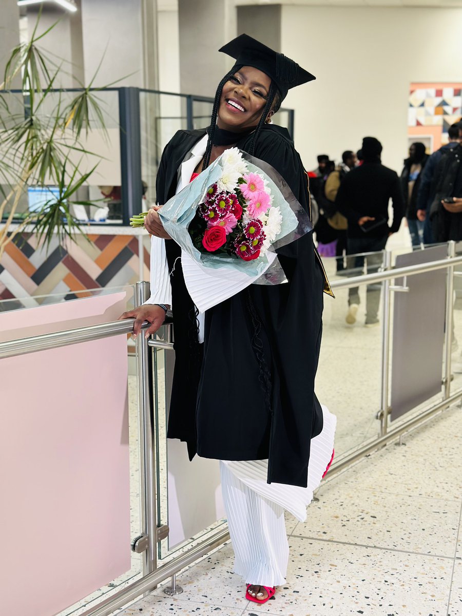 Ayannnfejesu's tweet photo. Another msc bagged from @UniofBradford 🎊🎉!!
Congratulations @JesulayomiS 
I’m proud of you 👏 https://t.co/h6FyS0TJo0