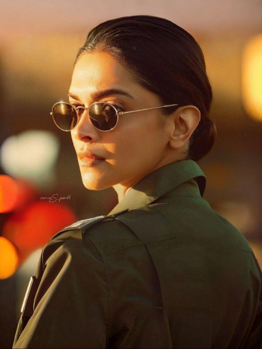 NewsPints's tweet photo. Meet #Fighter
#DeepikaPadukone as Squadron Leader Minal Rathore aka Minni🖤 https://t.co/BRk9I7QpR7