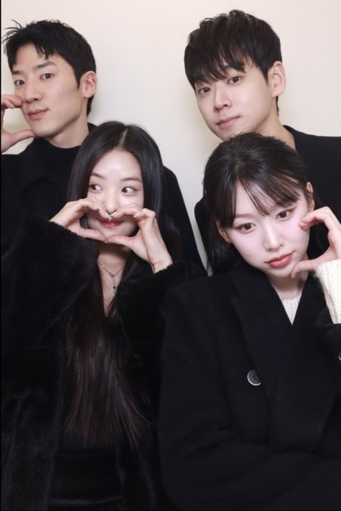 Jaena15_'s tweet photo. Oh sh*ttt 🤭😍😍
#heartsignal4 #hushin #jimin #mingyu #yisoo https://t.co/HGH4dUwW52