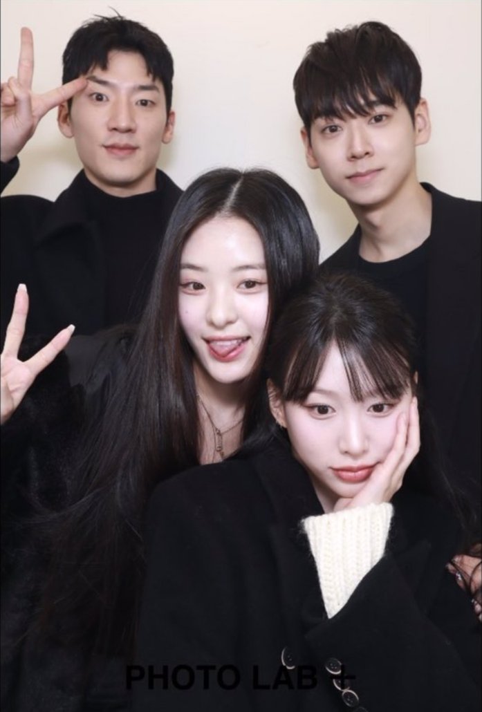 Jaena15_'s tweet photo. Oh sh*ttt 🤭😍😍
#heartsignal4 #hushin #jimin #mingyu #yisoo https://t.co/HGH4dUwW52
