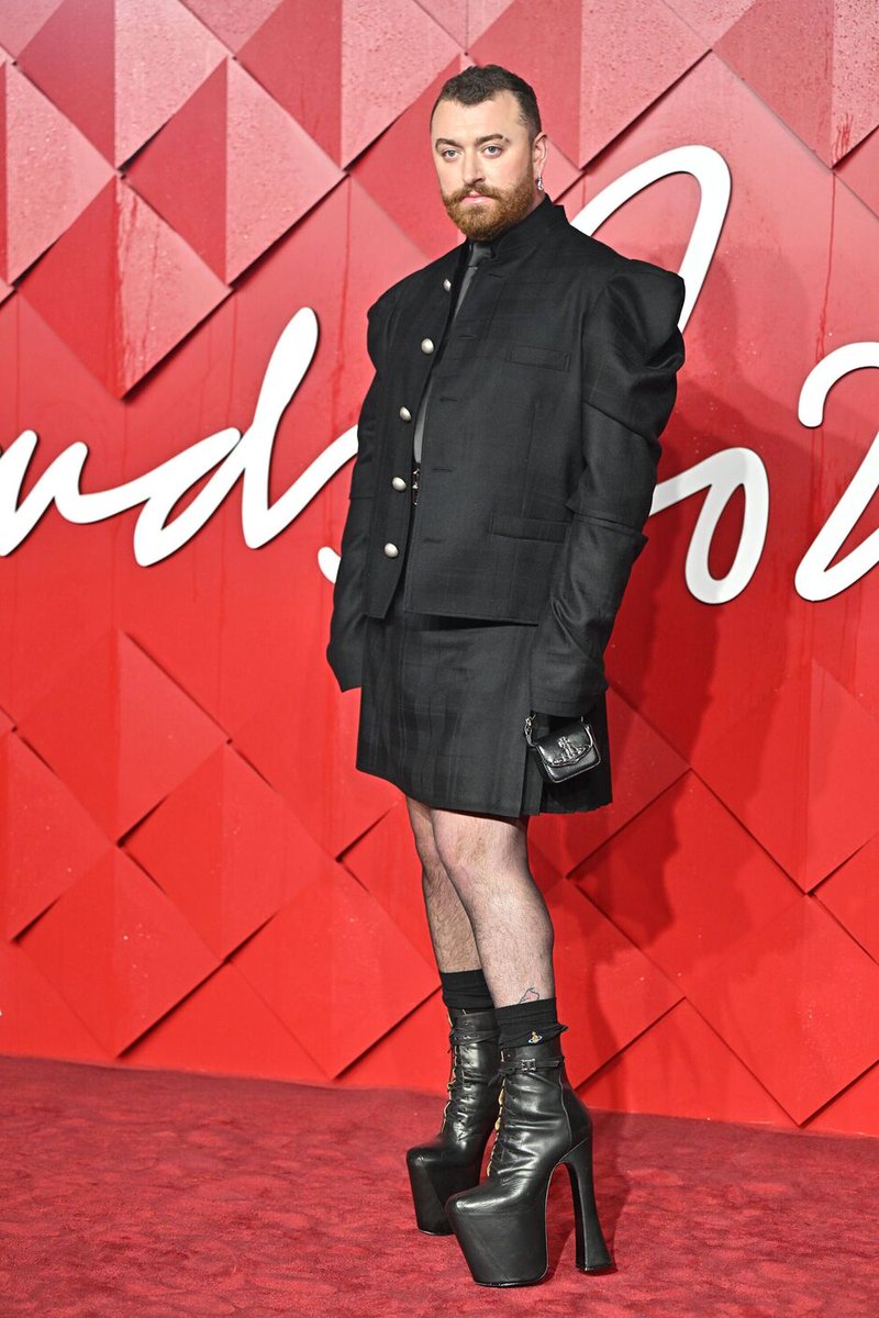 Sam Smith’s look at the #FashionAwards 🤯👀