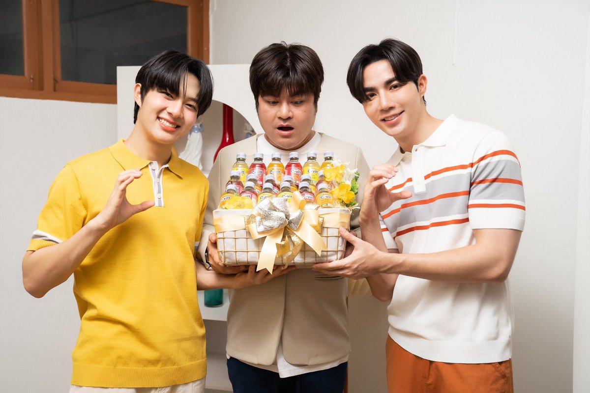AfternoonZeeNew's tweet photo. ◜IG : new_cwr⌇

🗓 : 05.12.2023

นุนิวมาชวนทุกคนร่วมเล่นกิจกรรมลุ้นกระเช้า C-vitt ที่สุดของประโยชน์และสุขภาพดี จากวิตามินซี 200% ของขวัญสุดพิเศษให้กับคนพิเศษ ใครอยากมีกระเช้าให้คนพิเศษอย่าลืมมาเล่นกิจกรรมของ C-vitt กันนะคะ ติดตามรายละเอียดได้ที่  Facebook : C-vitt ✨🍊🍋

#CvittxZeeNunew 
#ไม่ซีเลยไม่ดีนะ

@zee_pruk @CwrNew
꒰ #ZeeNuNew #ซนซน ꒱