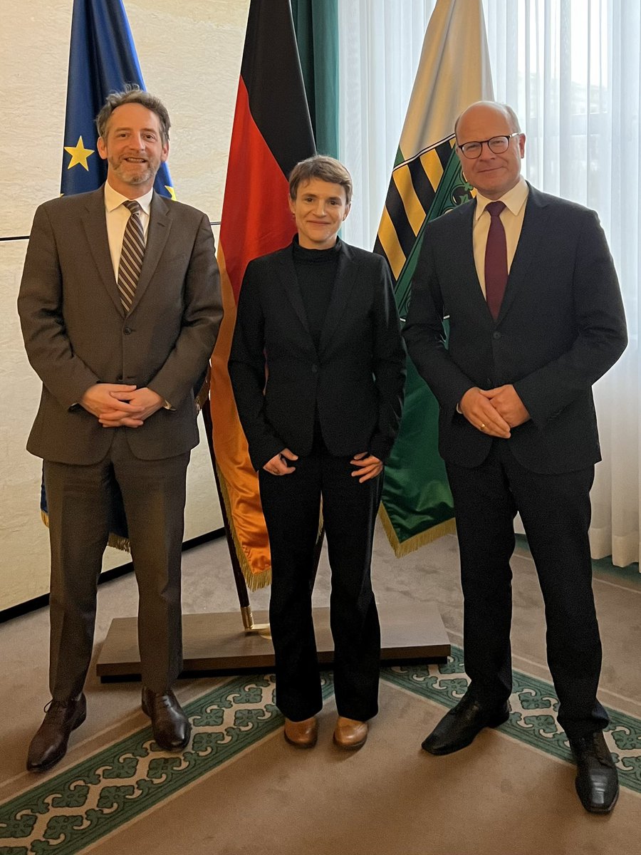 Salut! An zwei Standorten in #Sachsen ist das #Institutfrançais tätig u. vermittelt französische Kultur u. Sprache. Der neuen Leiterin u. dem Team wünsche ich viel Erfolg bei Ihrer neuen Aufgabe sowie der Steigerung der gemeinsamen sächsisch-französischen Austausche u. Kontakte.