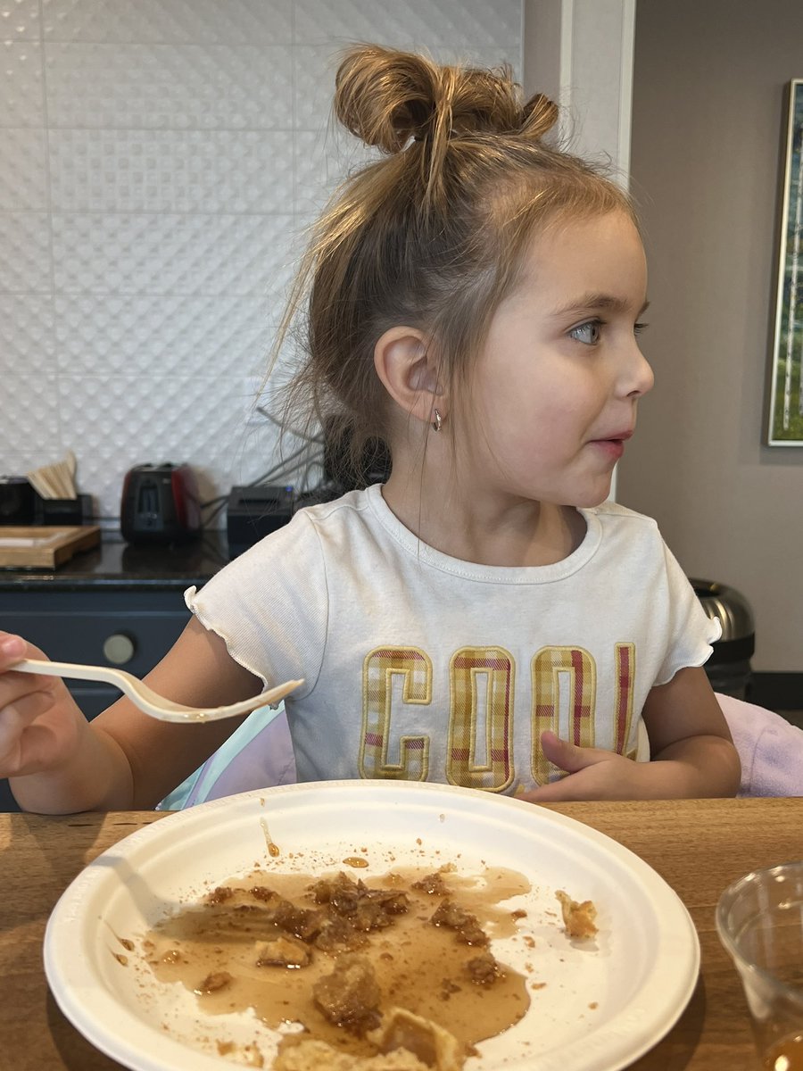 ashlaybb's tweet photo. favorite breakfast date ever 🤍 https://t.co/7SrTfOZ53r