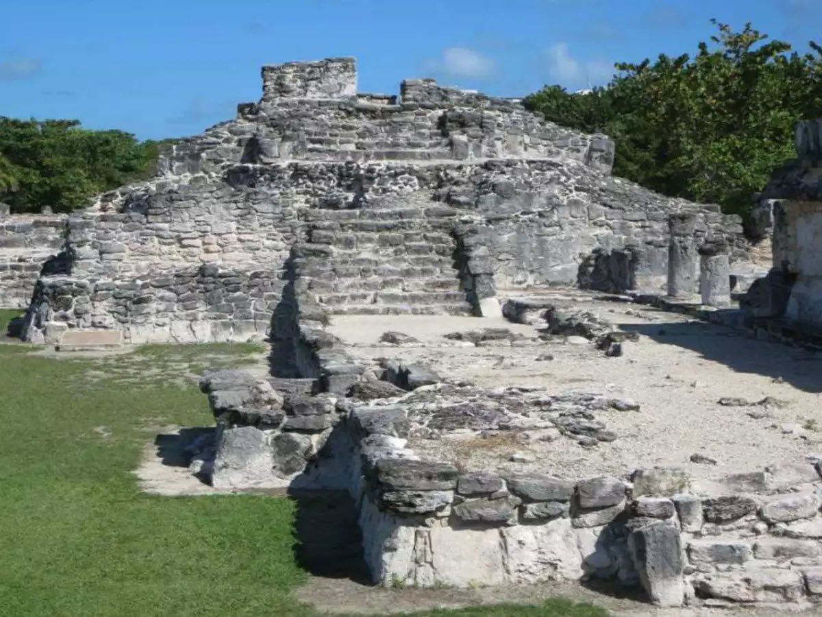 ancient_view's tweet photo. It seems strange to think that there are #pyramids in #Europe, but there are quite a few of them. In #Greece alone there are 16 pyramids, of which the most well-known is the #Hellinikon pyramid in #Argos.
First mention of the pyramid was made in the writings of ancient Greek geographer #Pausanias. In Description of Greece, he describes the structure as “a building made very like a pyramid, and on it in relief are wrought shields of the Argive shape.” He then mentions a battle that took place at the pyramid and the reconciliation that took place afterward. A “common tomb” was built here for those that fell during the battle. Not much is known about the pyramid other than its estimated date of construction, which was first thought to be 3000 B.C., but was changed in the ’90s to 2720 B.C.! What on earth was going on here! Who built what could be one of the most ancient pyramids on the planet? Why did they build it!? How did they move these huge stones into position! The ancient world is never as it seems! #Ancient #Mysteries your thoughts!