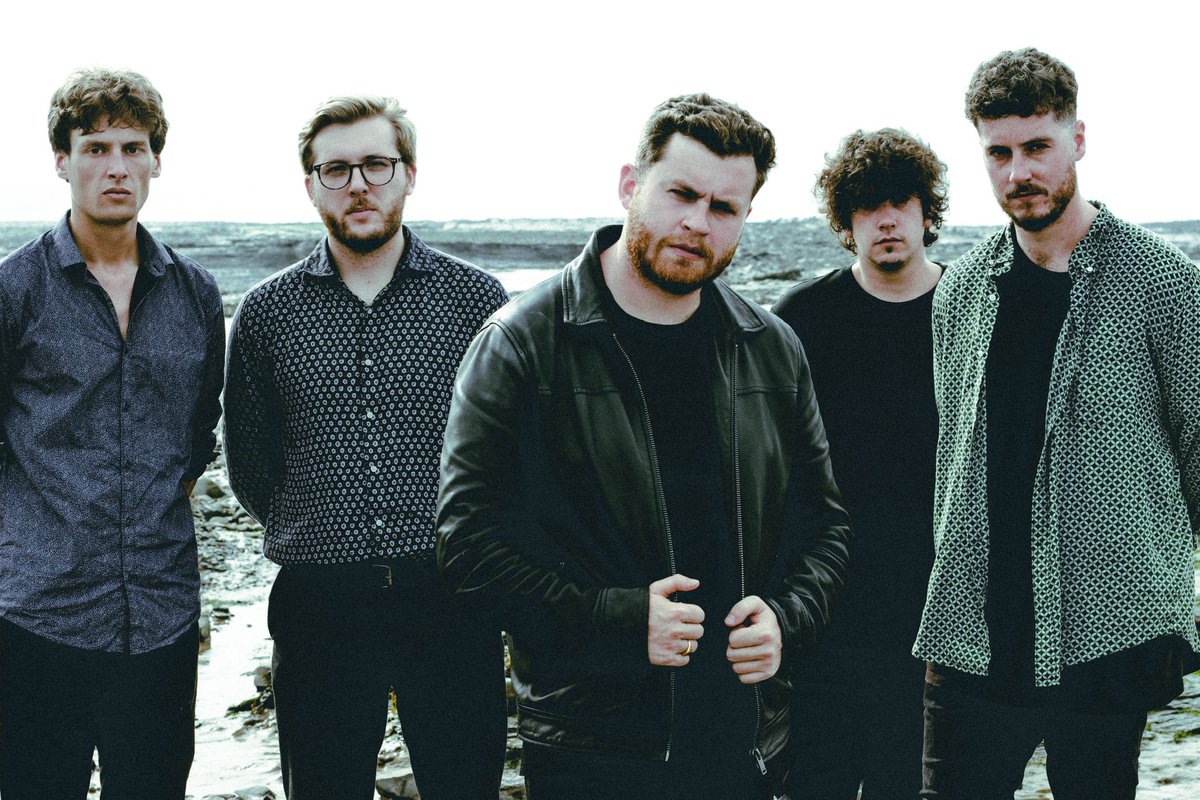 Hele Coma tweet media