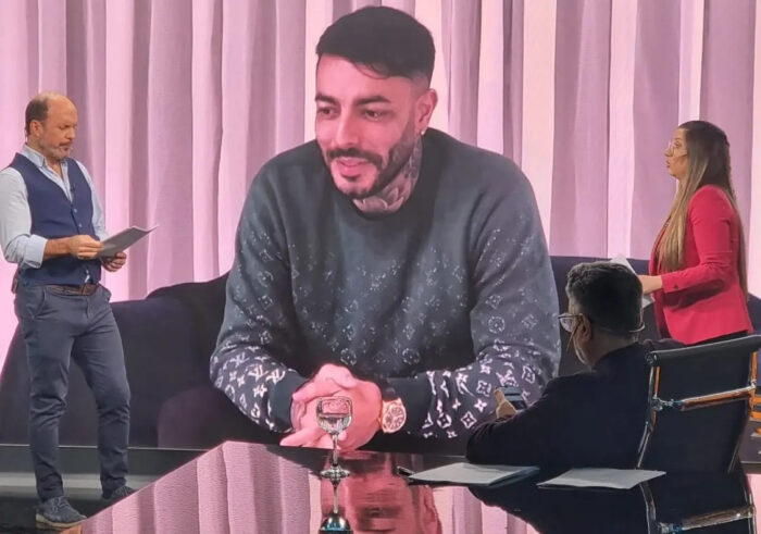 PLineabo's tweet photo. MARSET SE BURLA DE LAS AUTORIDADES EN TELEVISIÓN: No va a entregarse «nunca», no se siente «acorralado»
👉https://t.co/99g0GnkzAG https://t.co/dPfhPN3CHR