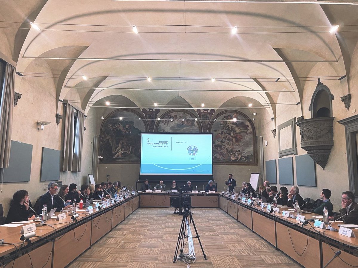 fordynamism's tweet photo. The 𝗖𝗵𝗶𝗲𝗳 𝗘𝗰𝗼𝗻𝗼𝗺𝗶𝘀𝘁𝘀 𝗥𝗼𝘂𝗻𝗱𝘁𝗮𝗯𝗹𝗲 took place today🌐

Thanks to @CompetitionProf, @BowmanHeiden, @BedreOzlem, @kuyterink, @Anoukvdveer, @riestainiukas, @filip_lubinski &amp; Karla Soler Riba

https://t.co/je77rMRcIj https://t.co/l3U4yB5QY9