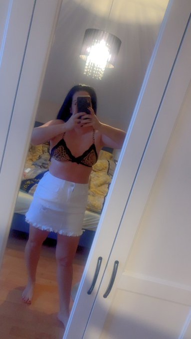 Danke f&uuml;r den Rock 🎁 hab mich gefreut 🎅🏻🥰 https://t.co/hj6oBFHjjl