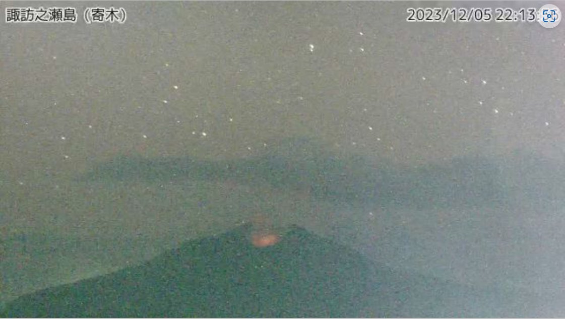TaTohru's tweet photo. 21:39,December 5(Tue.),2023(JST).
#Suwanosejima(#諏訪之瀬島) in #Tokara_islands, #Kagoshima(#鹿児島) prefecture, Japan.🗾
🌋 799m(Elevation).
#Volcano_Suwanosejima
The source of the photos are volcano monitoring camera images from Japan's Meteorological Agency.🇯🇵 https://t.co/me71OVweKQ