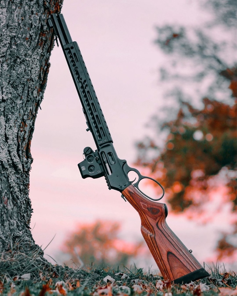 ranger_point's tweet image. Super based. 
.
Repost @eotech We are going to be honest, we have a soft spot for lever guns, and the trend of bringing them up to date is just, so good. What optic are you guys using for your lever guns?

pixelsandpews 

#HWS #EOTECH #LEVERACTION