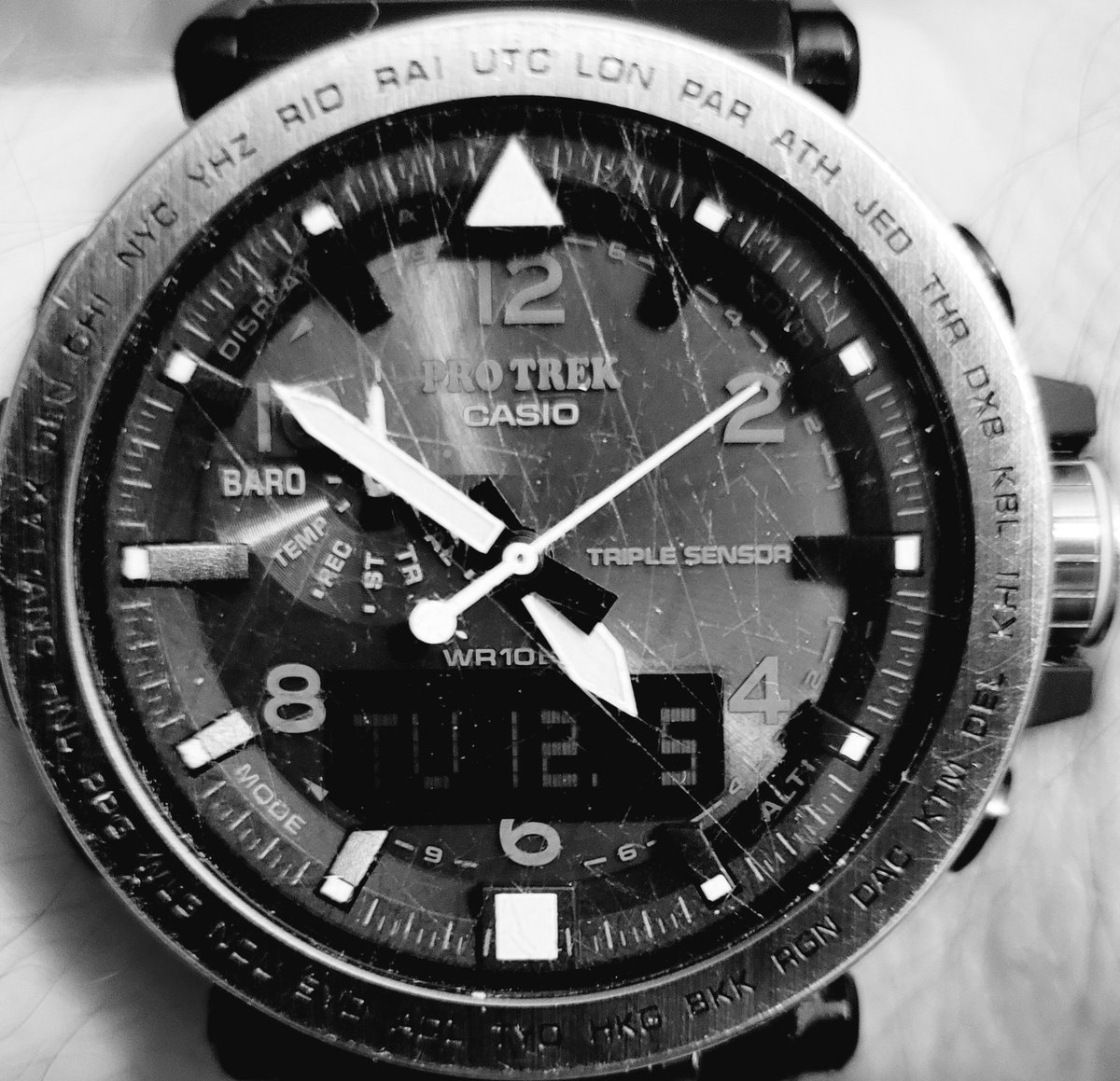 HokusGrey's tweet photo. @jockowillink #RepeatProcess

Early dark.
Softly laughing
to myself
as the iron gets no lighter,
the water gets no warmer,
and the work
only multiplies before me.
Grit teeth
and smile through it.
I prayed for purpose.
I prayed for strength.
Here,
in the darkness,
God answers me.

#JockoPrompts https://t.co/Hf4Y7cmZcO