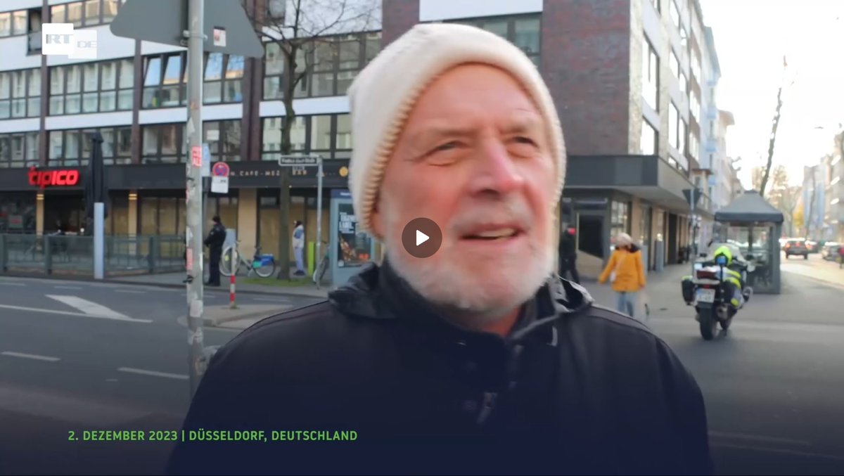KoeAntifa161's tweet photo. #dus0212 Nachtrag
Der staatliche russische Propagandasender #rt war vor Ort & zeigt wie #Manipulation funktioniert.
Interviews wurde mit einem Mitglied der Orga, sowie mit #JürgenSchütte vom extrem rechten #FriedensbündnisNRW geführt.
Die Verbindungen werden nicht genannt. https://t.co/rmeX9x4Mi6
