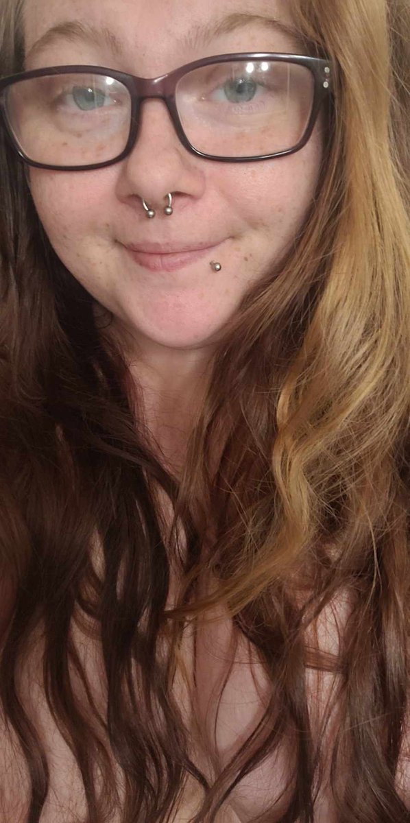 rose_w2020's tweet photo. Don't forget to show me love this week!! 😘😘 it's my birthday friday!!! https://t.co/safKVi9Yab