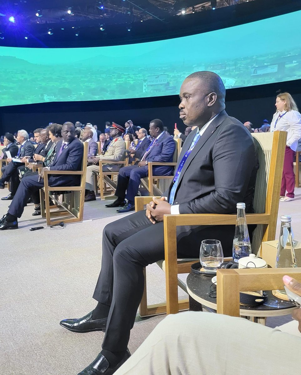 Amidst existing challenges we have, Uganda sent 606 delegates to Dubai for #COP28, with each delegate receiving a daily payment of UGX 2,736,000. This results in a daily expenditure of UGX 1,658,016,000. Over the 13-day summit, Uganda is set to spend a total of UGX