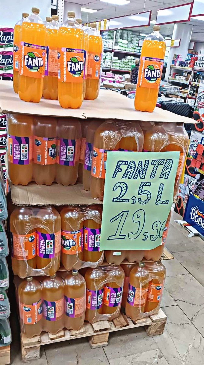 ErdemOzveren571's tweet photo. Ortalama 40 Liraya Satılan
CocaCola Company Ürünü Fanta
Yarı Fiyatına Düşmüş.

Zincir Marketlerin "Adi" Denilen
Kendi Ürünlerinden Bile Daha
Ucuza Satılmaya Başladığına Göre
Boykot Etkili Oluyor Demektir.

Bedava Verseler Almayın ⚠️ https://t.co/qtIxSt0Lqd