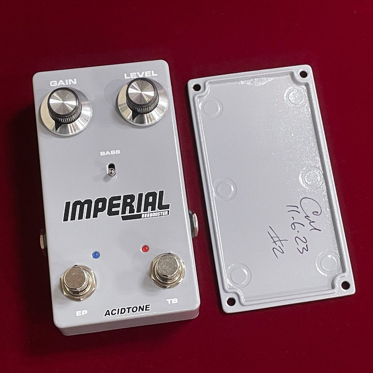ROCKINN_namba's tweet photo. 【#ロックイン難波】新製品が即納可能!敏腕ビルダーChris Mahoneyと神戸 #TONEBLUE によるブランド「#ACIDTONE」の新作"IMPERIAL BOOSTER"!あのCornish TB83とEP3のスタイルを1台に搭載したBrian Mayイメージの極上ブースター!今なら滅多に無い若いシリアルです★お早めに!https://t.co/LB4CO9Qqr5 https://t.co/3XnQXZXHxQ