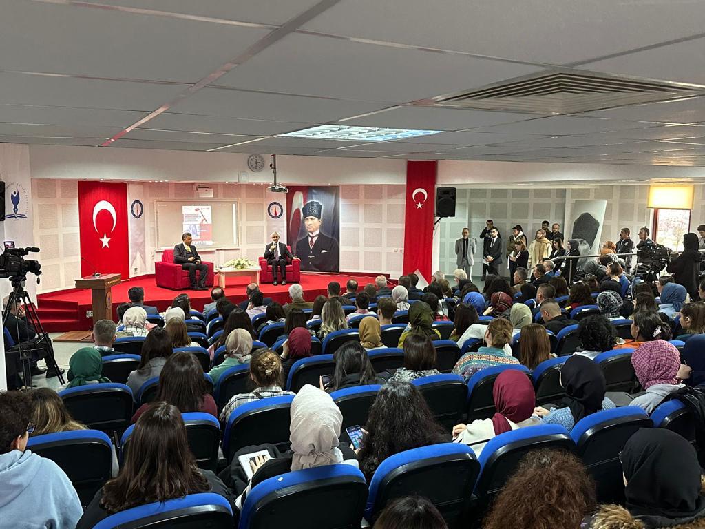 suleymankzltprk's tweet photo. Millî Eğitim Bakan Yardımcımız Dr. Nazif Yılmaz ile Eğitim Fakültemizde, geleceğin eğitimcileri ile bir araya geldik. Bizlere tecrübelerini aktaran, alanında yetkin isimlerden Dr. Nazif Yılmaz Hocam'a bizi onurlandırdığı için teşekkür ediyor, çalışmalarında başarılar diliyorum.🇹🇷 https://t.co/HhsgmqwU7P