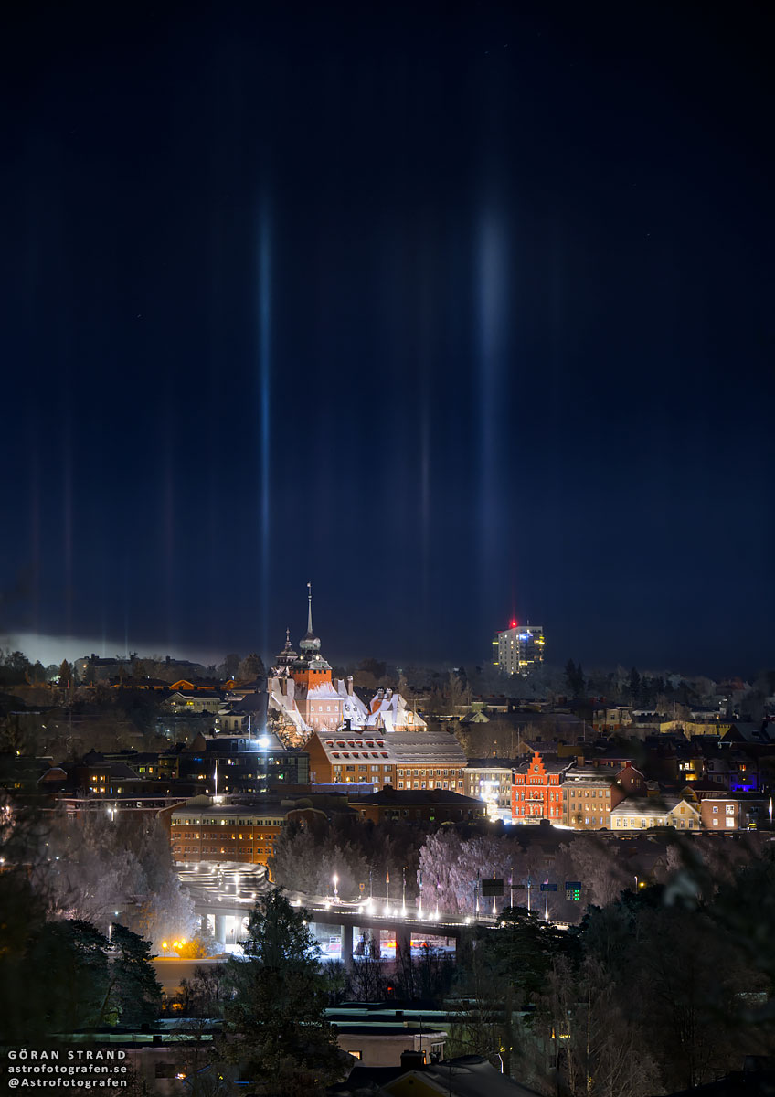 Beautiful light pillars over Östersund, Sweden. Nikon Z9 with Nikon Z 70-200mm f/2.8 VR S @NikonEurope #NikonCreator #Lightpillars