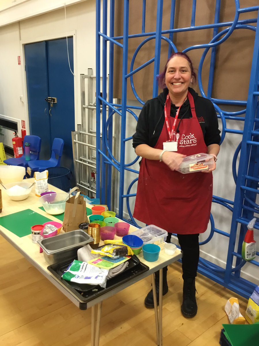 griffinprimary's tweet photo. We have welcomed Cook Stars for our healthy eating topic. Both children and parents had a fantastic time! #gpseyfs https://t.co/UvMReXc1IV