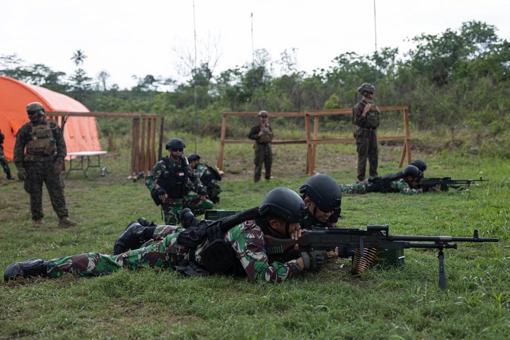 Suppression U.S. Marines with Marine Rotational Force-Southeast Asia and Indonesian marines with 4th Marine Infantry Brigade, Pasmar 1, participated in live-fire training with Machine guns during Keris Marine Exercise 2023. 📍Sukabumi, Indonesia @usmc 📸 by Cpl. Savannah Norris