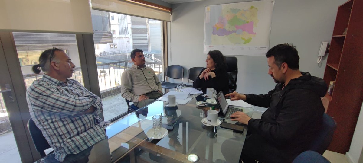 PSitrem's tweet photo. Reunión SITREM y dptda. @AnaMariaBravoC por PL SERNAFOR un servicio q intenta desaparecer funciones públicas d CONAF como Fiscalización, trabajo con comunidades, protección ambiental y recursos naturales.Con precariedad técnica, presupuestaria y laboral no se moderniza el estado. https://t.co/QNDpLKiqeM