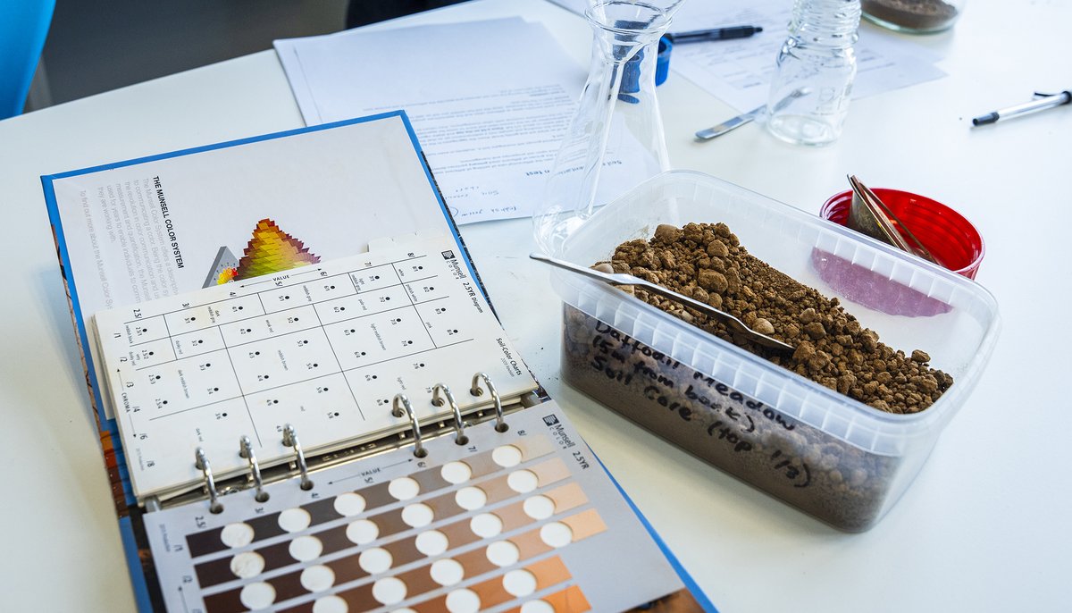 GeographyUoW's tweet photo. It’s #WorldSoilDay!  Our students have been celebrating by getting their hands dirty in the lab this morning - exploring soil colour, texture and permeability #Geography #Environment @worcester_uni @drcvjones https://t.co/JjcR0DfC5y