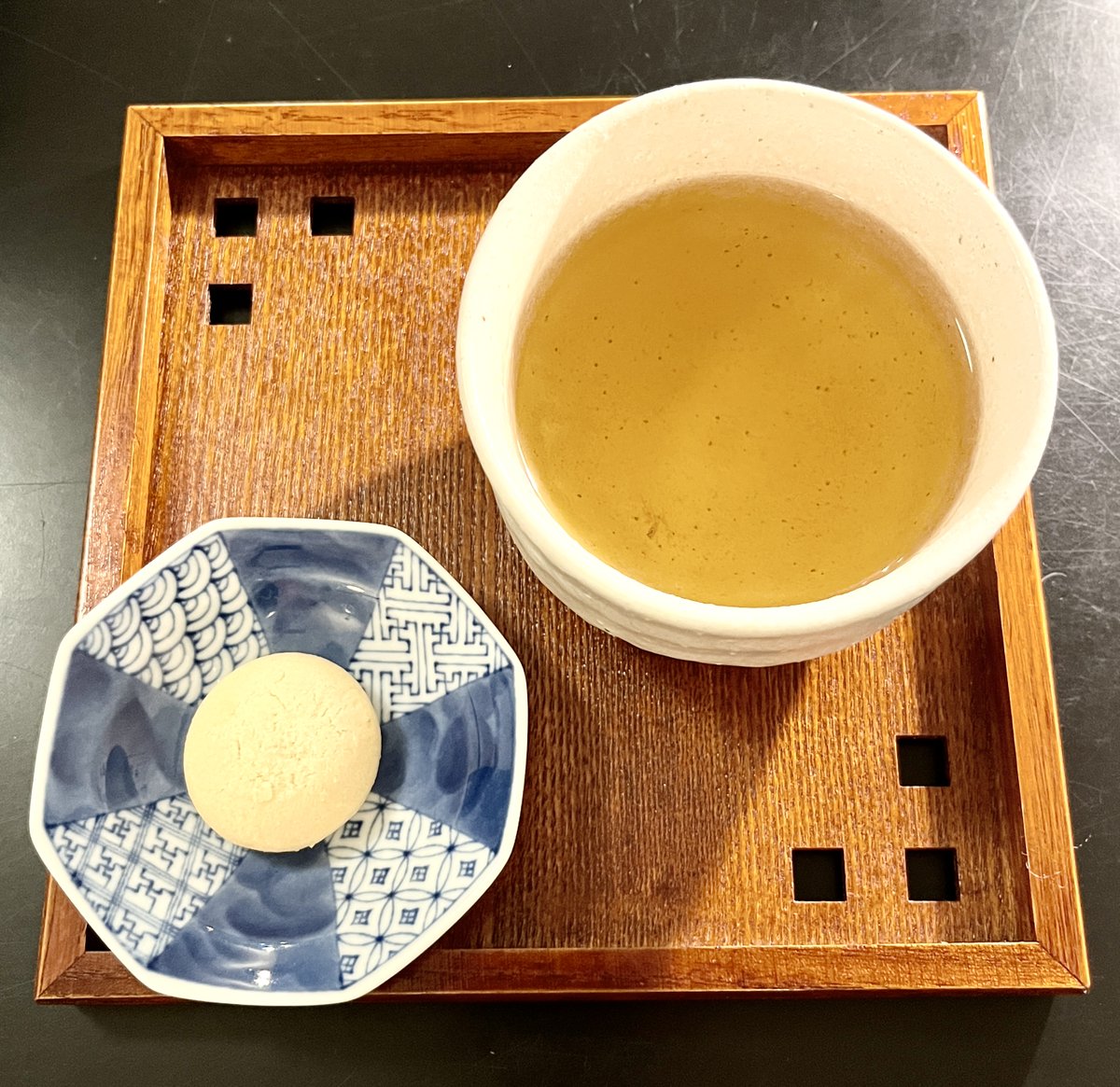 天正庵さん、13周年おめでとうございます🎉
「剣に焦ぐ」では玉竜旗の打ち上げで場所を提供していただきました!
画像は最近行くたびに食べてる沖縄そばとさんぴん茶🍵