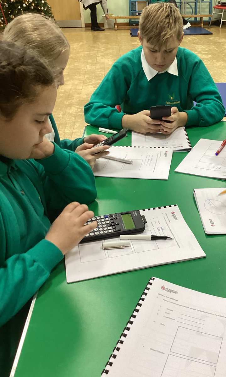 OakthorpeSchool's tweet photo. Our Mathletics have been lucky enough to have a special extra session from Leicester University this morning. We discussed all things area, Pi, radius and squared numbers! @Rise_MAT @MathsRise https://t.co/IMEgHYqxbH