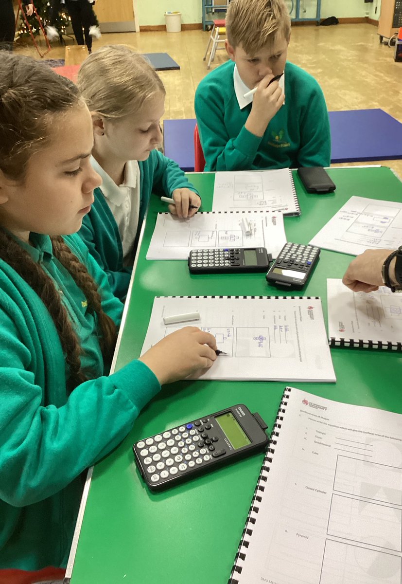 OakthorpeSchool's tweet photo. Our Mathletics have been lucky enough to have a special extra session from Leicester University this morning. We discussed all things area, Pi, radius and squared numbers! @Rise_MAT @MathsRise https://t.co/IMEgHYqxbH