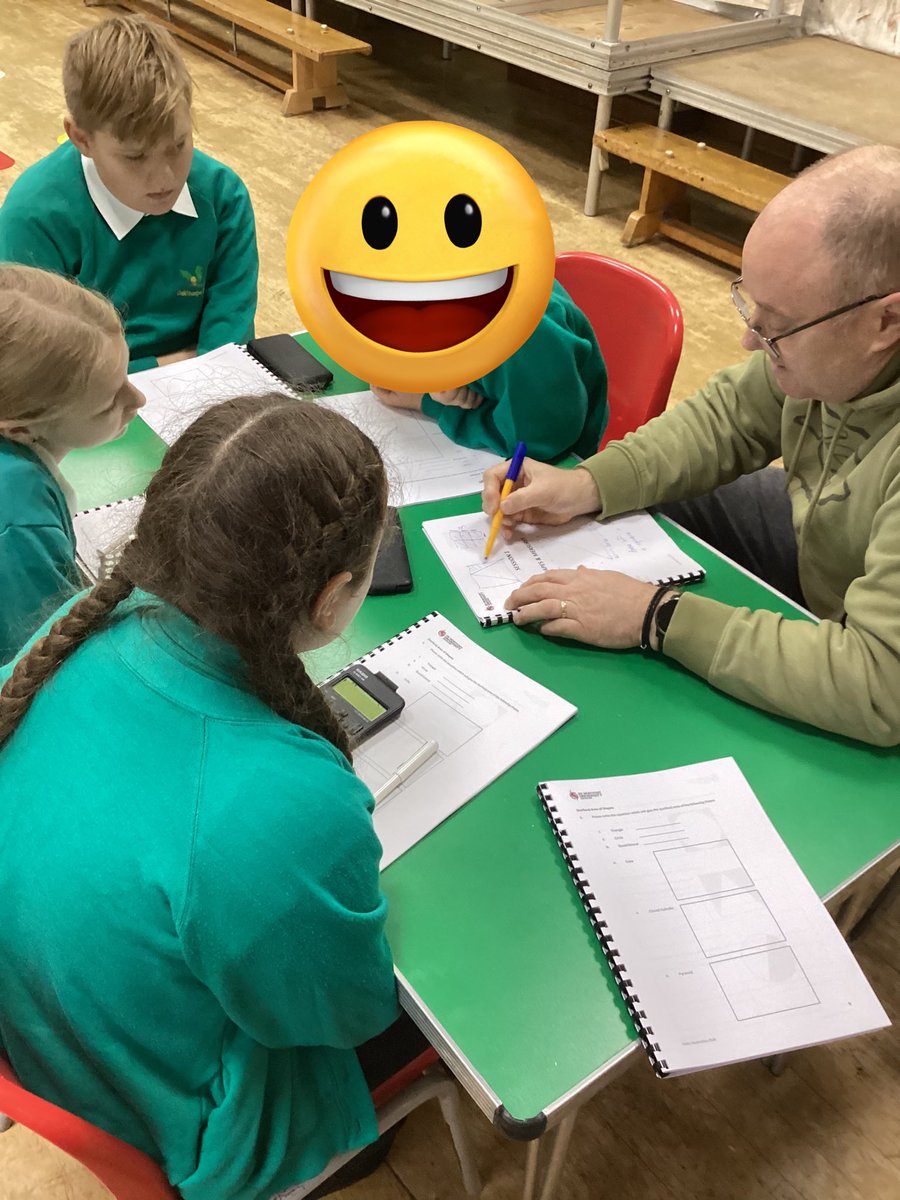 OakthorpeSchool's tweet photo. Our Mathletics have been lucky enough to have a special extra session from Leicester University this morning. We discussed all things area, Pi, radius and squared numbers! @Rise_MAT @MathsRise https://t.co/IMEgHYqxbH