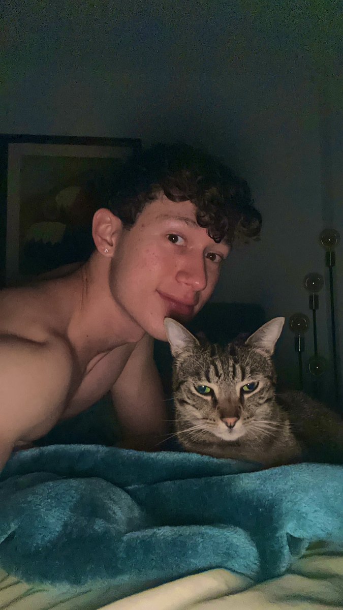 andresfsernag_'s tweet photo. Who I want to be with instead of working https://t.co/LwE6JXWElz
