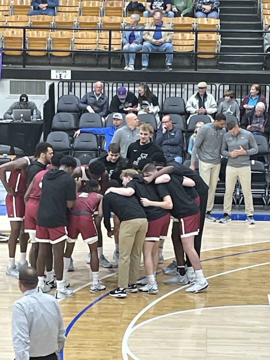dssw34's tweet photo. Game Day!!!
Some have asked me, @UIndyMBB and @jaywalkII play tonight at GVSU at 6:00pm! If you’re available, come on out to support!! I know he’d love to see you! Let’s Go Hounds!! #❤️💪🏽🏀 https://t.co/PPROA7dKHa